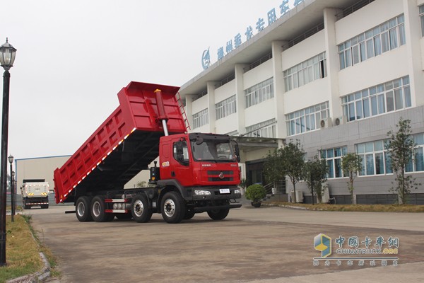东风柳汽 280马力 8X4 轻量化自卸车