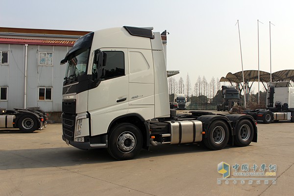 沃尔沃新FH 460马力 6x2 牵引车