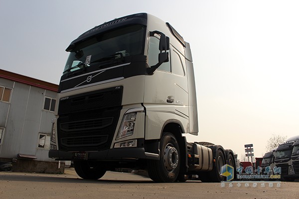 沃尔沃新FH 460马力 6x2 牵引车