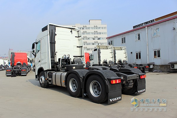 沃尔沃新FH 460马力 6x2 牵引车