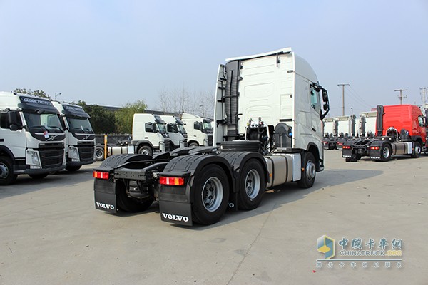 沃尔沃新FH 460马力 6x2 牵引车