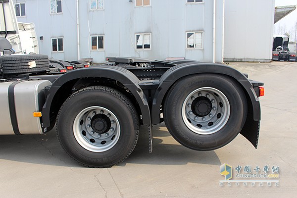 沃尔沃新FH 460马力 6x2 牵引车