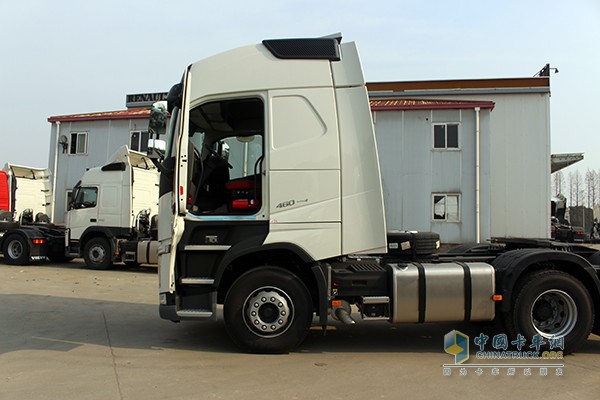 沃尔沃新FH 460马力 6x2 牵引车
