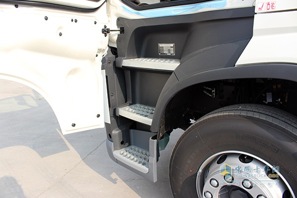 沃尔沃新FH 460马力 6x2 牵引车
