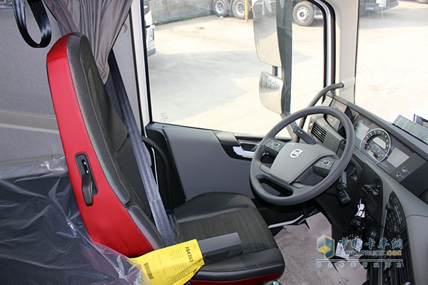 沃尔沃新FH 460马力 6x2 牵引车