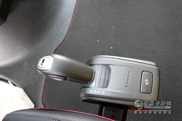 沃尔沃新FH 460马力 6x2 牵引车