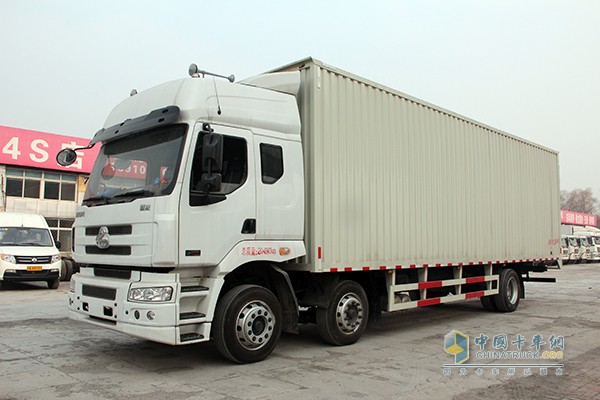 东风柳汽 乘龙 245马力6x2 9.6m厢式载货车