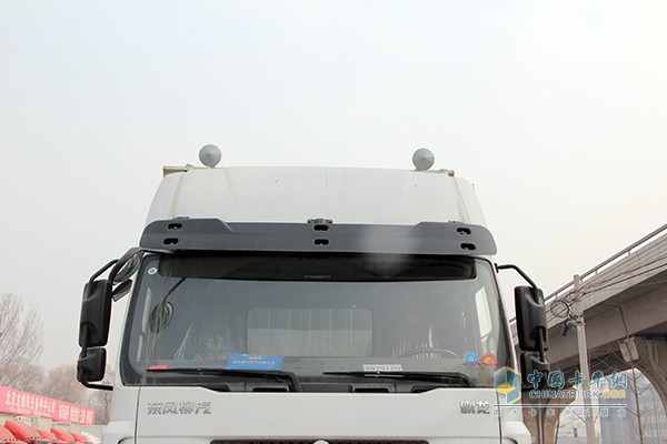 东风柳汽 乘龙 245马力6x2 9.6m厢式载货车