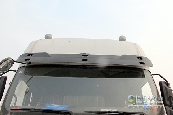 东风柳汽 乘龙 245马力6x2 9.6m厢式载货车