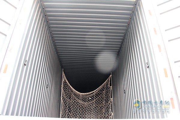 东风柳汽 乘龙 245马力6x2 9.6m厢式载货车