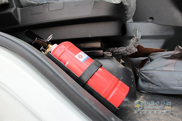 东风柳汽 乘龙 245马力6x2 9.6m厢式载货车