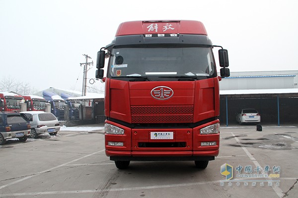 一汽解放 J6P 350马力 8X4载货车底盘