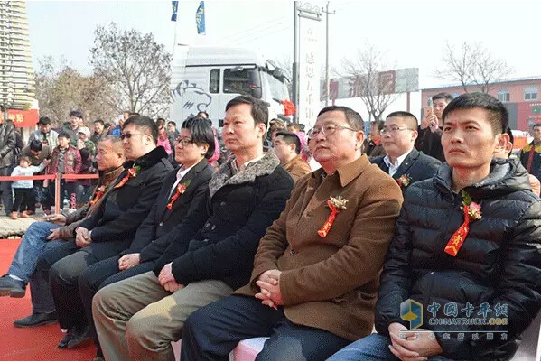 中国重汽 汕德卡 重卡