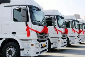 梅赛德斯-奔驰向卡行天下交付4辆Actros牵引车