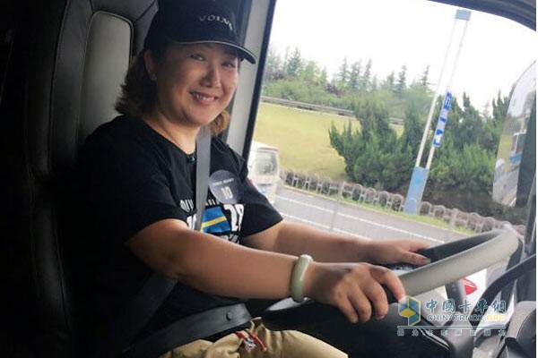 刘洁是沃尔沃卡车驾驶员高效节油先锋评选活动2015年北区半决赛沈阳的前三甲