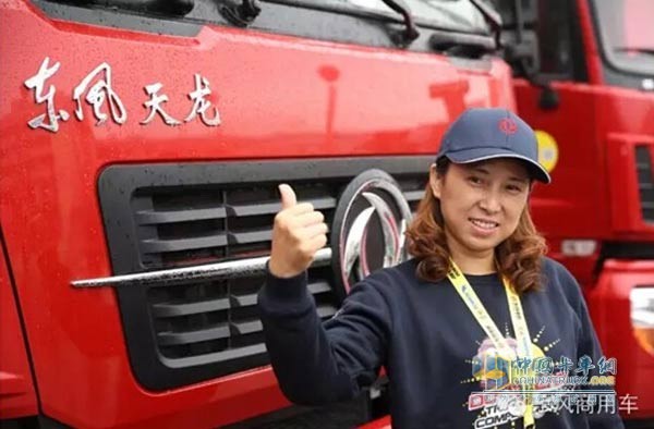 周开慧是东风天龙卡车驾驶员大赛第一季冠军得主周开胜的姐姐，也是一个卡车司机
