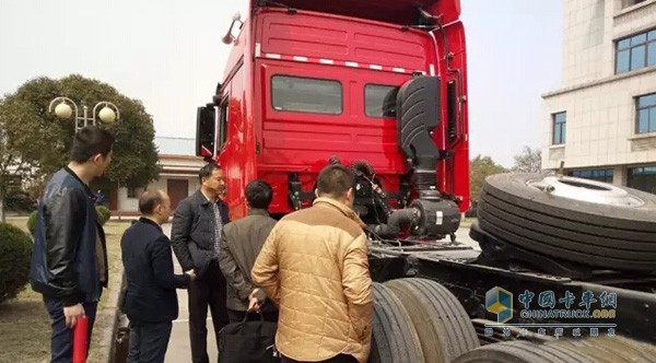 北奔重汽向重点用户讲解北奔V3