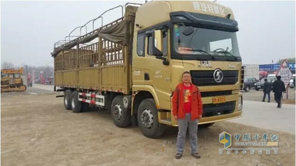 黄师傅和陕汽康明斯载货车