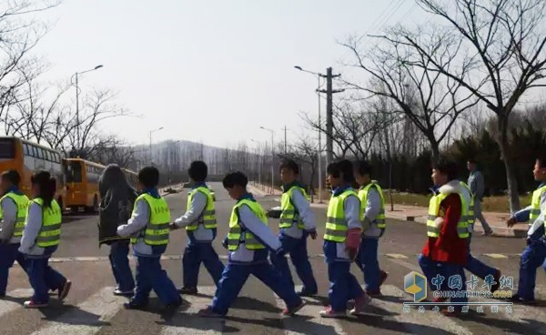 奥驰汽车