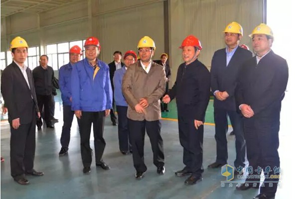 国家安监总局副局长孙华山莅临徐工重卡视察