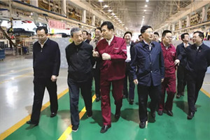 中共中央政治局委员、国务院副总理马凯来江淮汽车调研
