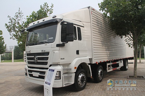 陕汽德龙新M3000 6X2载货车