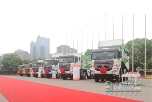 联合卡车2016新型智能环保渣土车亮相合肥