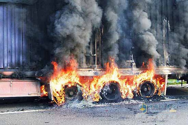 夏季轮胎起火事故