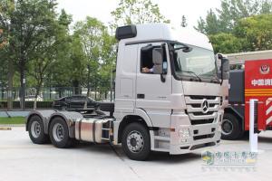 奔驰Actros 2648 6×2卡车荣耀亮相 暨利星行商用车昆山总部开业