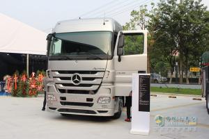 奔驰Actros 2648 6×2卡车荣耀亮相 暨利星行商用车昆山总部开业