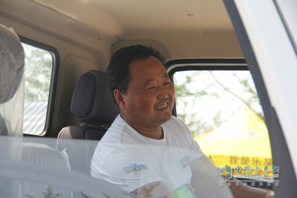 奥驰汽车