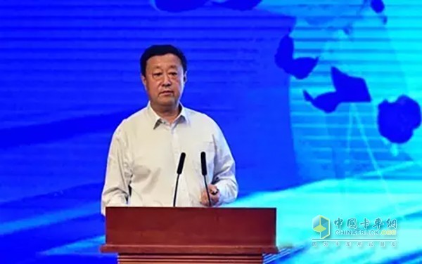 潍柴集团党委书记、常务副总经理徐宏发表讲话