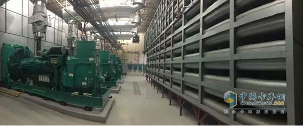 工厂内四台常/备载发电机组机房