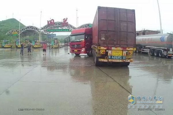 雨天事故现场