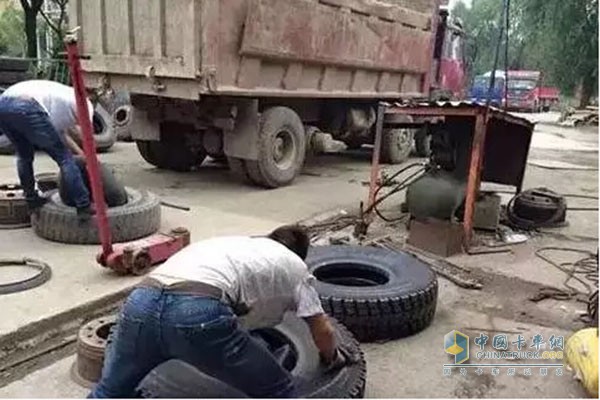 正在进行轮胎检查