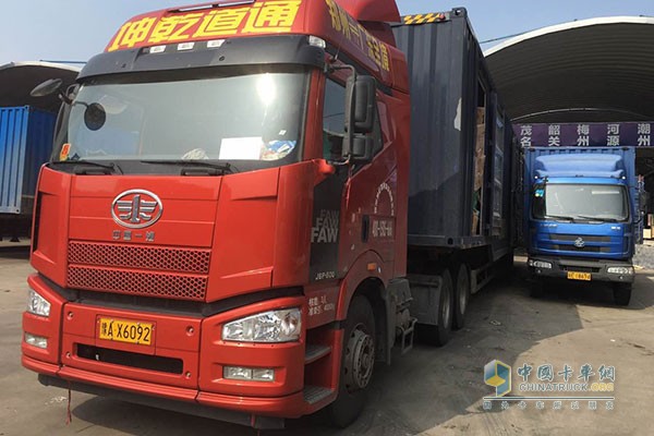 乾坤道通物流公司149辆车，其中148台是搭载锡柴奥威机的解放卡车