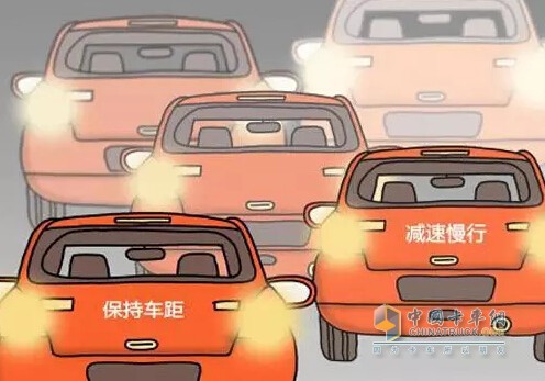 打双闪的车