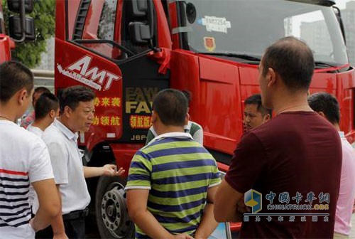 销售顾问介绍车型卖点 