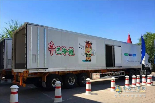 沃尔沃冷藏车冷库
