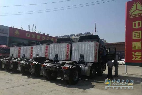 重汽豪瀚430大马力天然气牵引车 