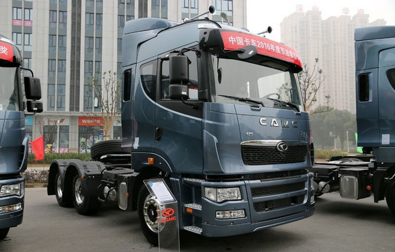 华菱 星凯马重卡 420马力 6X4 牵引车(HN4252A34C2M4)