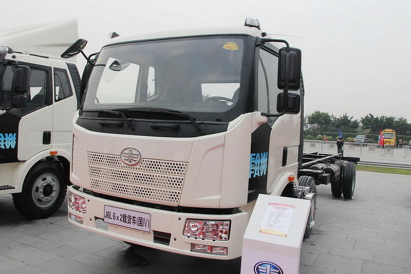 一汽解放 J6L中卡 220马力 6X2 栏板载货车(CA1190P62K1L7T3E4)