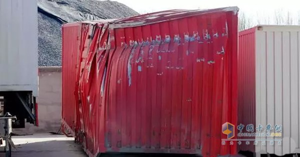 等待返修的厢体