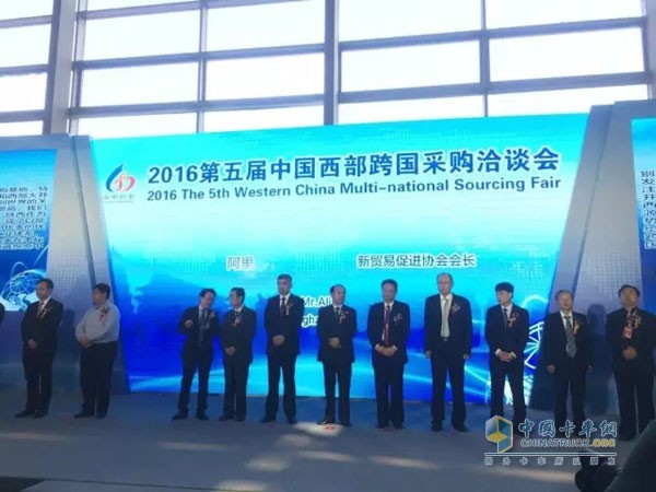陕汽重卡作为中国500强企业，陕西省装备制造业龙头企业应邀参加本届盛会，吸引了国内外各界的关注。