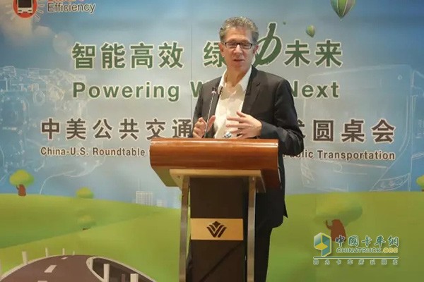 康明斯集团副总裁曹思德发言