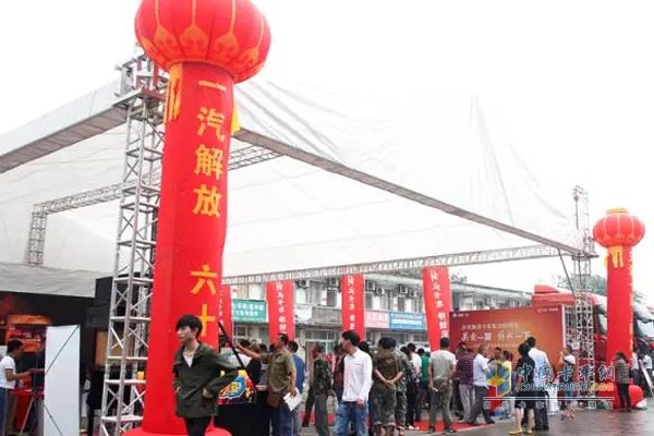现场引来多人参与