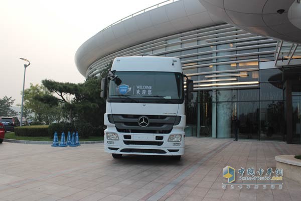 奔驰卡车Actros 2648 6X2牵引车