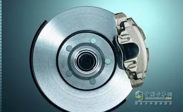 卡车在使用中常出现一些小的不良现象，如果及时发现问题，就可以避免更换零件，甚至于维修