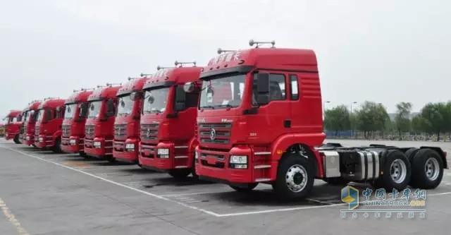 新M3000 6×4牵引车