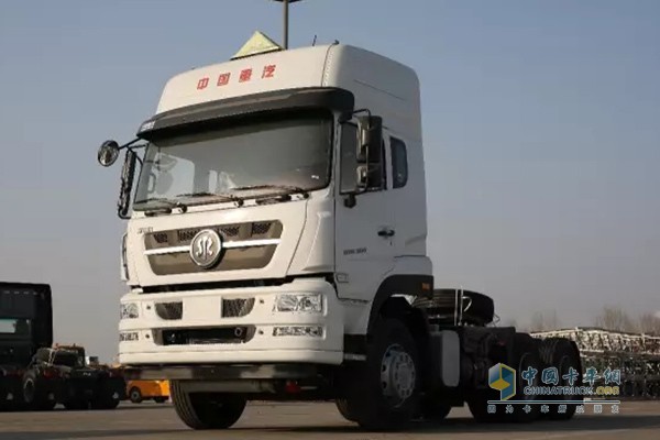 新斯太尔 D7B 6×4牵引车